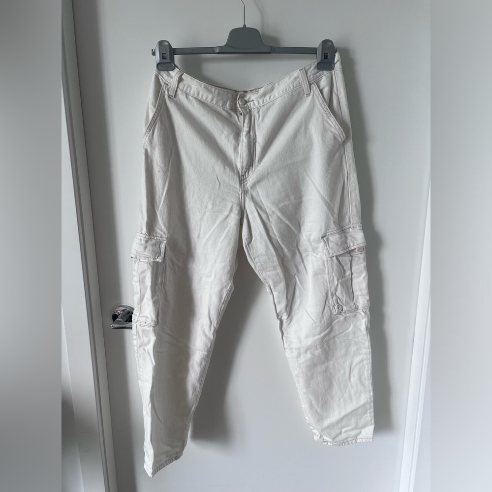 Levi’s Cream Cargo Pants